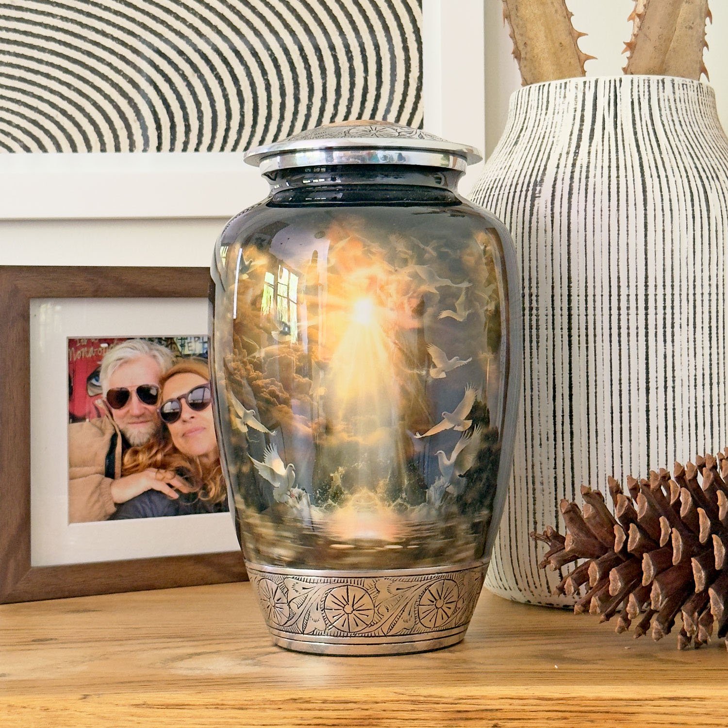 Doves urn adult human ashes large funeral memorial remembrance loved tribute metal lost died keepsake nature cremation decorative burial women men dad mom mum clouds ethereal heaven religious water Dove bird God Jesus urnes funéraires adultes